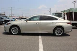 2019 Lexus ES ES300h VersionL Sedan for sale, Japanese used car export - photo 11 of 30 | GULJI TRADERS