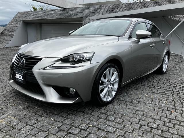 2013 Lexus IS IS300h Sedan for sale, Japanese used car export | GULJI TRADERS