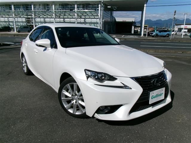 2015 Lexus IS 300h - photo 1 2015 Lexus IS 300h Sedan for sale, Japanese used car export - photo 1 of 24 | GULJI TRADERS