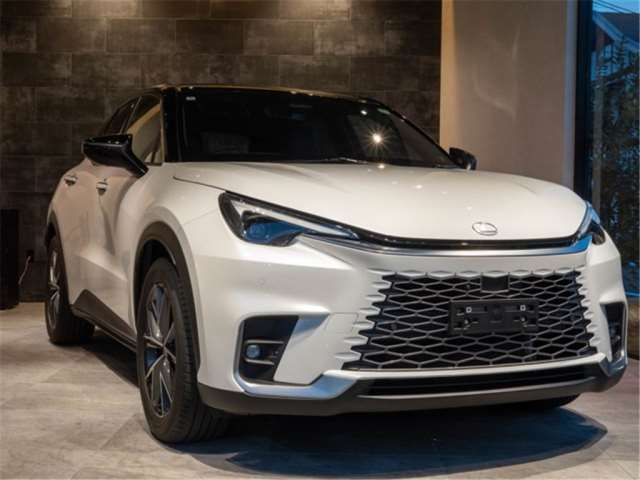 2024 Lexus LBX E-FOUR 4WD Sedan for sale, Japanese used car export - photo 1 of 9 | GULJI TRADERS
