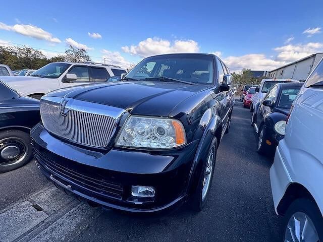 2005 Lincoln Navigator 4WD - photo 1 2005 Lincoln Navigator 4WD SUV for sale, Japanese used car export - photo 1 of 5 | GULJI TRADERS
