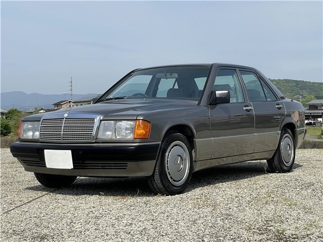 1989 Mercedes-Benz 190 Class 190E - photo 1 1989 Mercedes-Benz 190 Class 190E Gray Sedan for sale, Japanese used car export | GULJI TRADERS