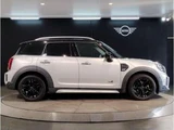2022 MINI Crossover D SUV for sale, Japanese used car export - photo 4 of 9 | GULJI TRADERS