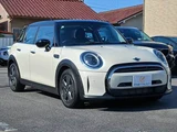 2022 MINI Hatch Diesel COOPER D ESSENTIAL RHD Sedan for sale, Japanese used car export - photo 15 of 50 | GULJI TRADERS