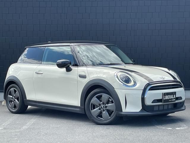 2022 MINI Hatch D - photo 1 2022 MINI Hatch D White Sedan for sale, Japanese used car export - photo 1 of 23 | GULJI TRADERS