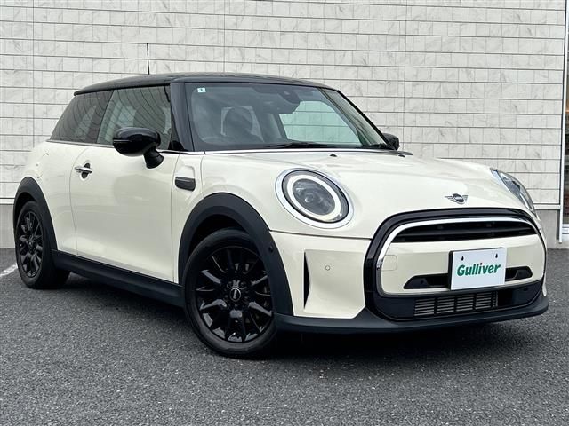 2022 MINI Hatch D - photo 1 2022 MINI Hatch D White Sedan for sale, Japanese used car export - photo 1 of 23 | GULJI TRADERS