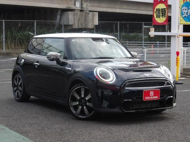 2022 MINI Hatch - photo 1 2022 MINI Hatch Black Sedan for sale, Japanese used car export - photo 1 of 10 | GULJI TRADERS