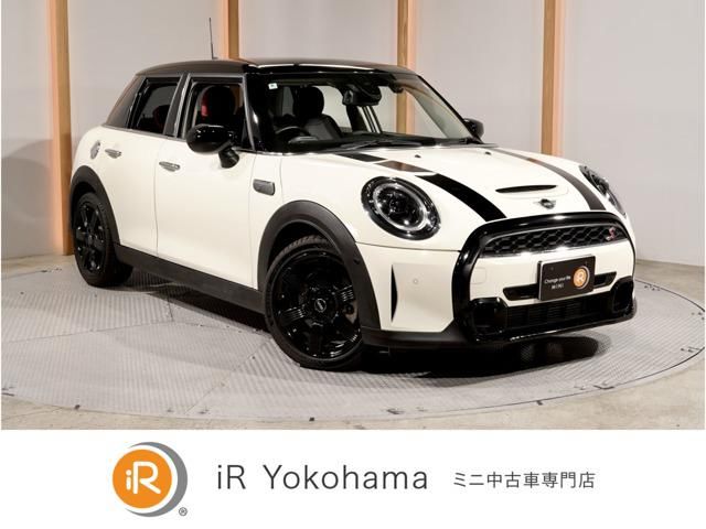 2022 MINI Hatch - photo 1 2022 MINI Hatch Sedan for sale, Japanese used car export - photo 1 of 8 | GULJI TRADERS