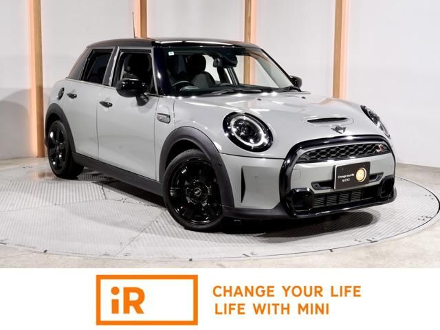 2022 MINI Hatch - photo 1 2022 MINI Hatch Gray Sedan for sale, Japanese used car export - photo 1 of 18 | GULJI TRADERS
