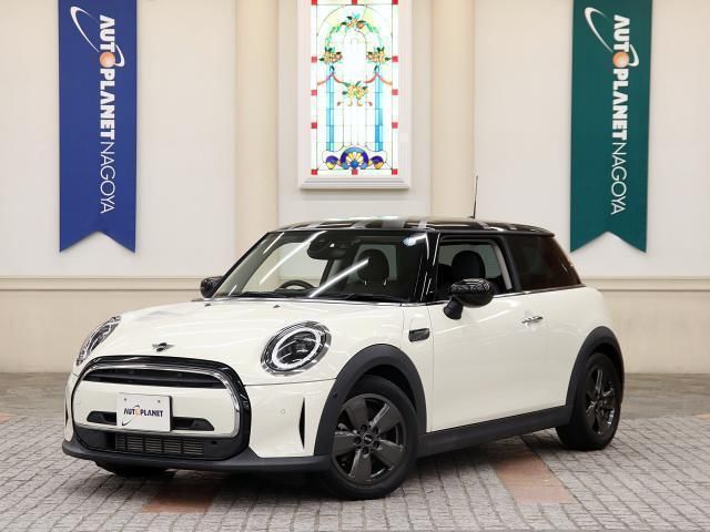 2022 MINI Hatch - photo 1 2022 MINI Hatch White Sedan for sale, Japanese used car export - photo 1 of 9 | GULJI TRADERS
