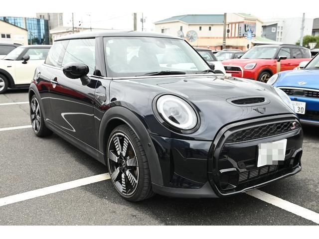 2022 MINI Hatch - photo 1 2022 MINI Hatch Sedan for sale, Japanese used car export - photo 1 of 9 | GULJI TRADERS