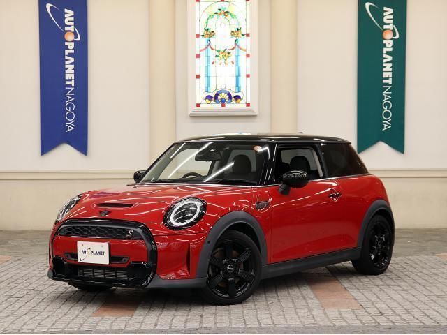 2022 MINI Hatch - photo 1 2022 MINI Hatch Sedan for sale, Japanese used car export - photo 1 of 9 | GULJI TRADERS