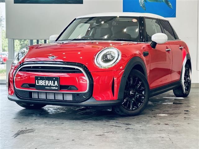 2023 MINI Hatch D - photo 1 2023 MINI Hatch D Red Sedan for sale, Japanese used car export - photo 1 of 24 | GULJI TRADERS