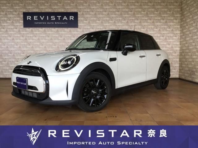 2023 MINI Hatch - photo 1 2023 MINI Hatch White Sedan for sale, Japanese used car export - photo 1 of 9 | GULJI TRADERS