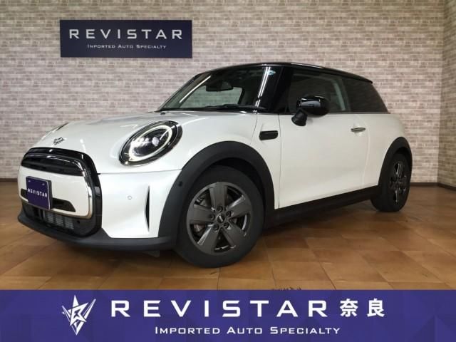 2023 MINI Hatch Cooper D, one owner, clean White Sedan for sale, Japanese used car export | GULJI TRADERS