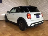 2023 MINI Hatch Cooper D, one owner, clean White Sedan for sale, Japanese used car export - photo 6 of 9 | GULJI TRADERS