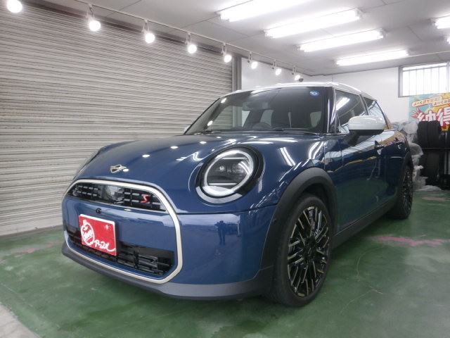 2024 MINI Hatch - photo 1 2024 MINI Hatch Sedan for sale, Japanese used car export - photo 1 of 19 | GULJI TRADERS