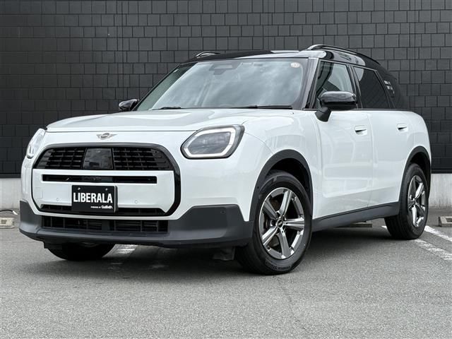 2024 MINI Hatch D - photo 1 2024 MINI Hatch D White Sedan for sale, Japanese used car export - photo 1 of 23 | GULJI TRADERS