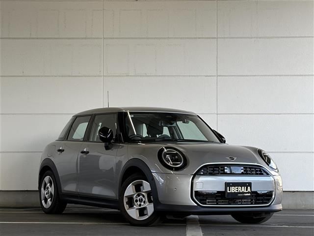 2024 MINI Hatch Mini Cooper C Essential Trim - photo 1 2024 MINI Hatch Mini Cooper C Essential Trim Silver Sedan for sale, Japanese used car export - photo 1 of 24 | GULJI TRADERS