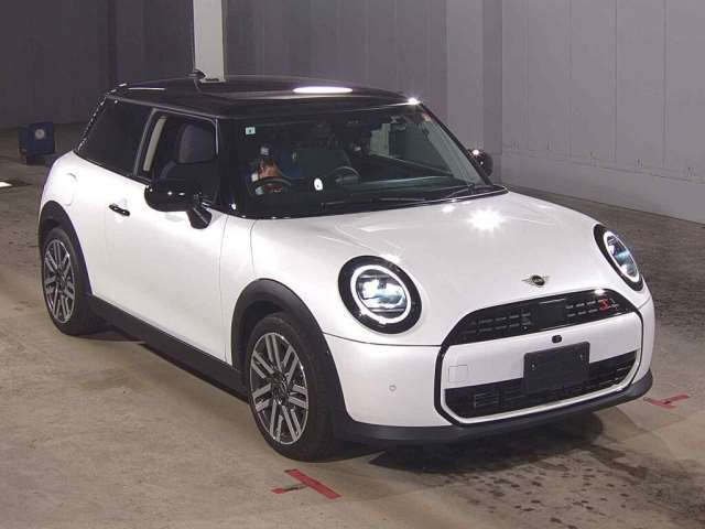 2024 MINI Hatch Cooper S Classic Trim White Sedan for sale, Japanese used car export | GULJI TRADERS