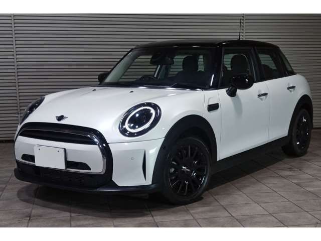 2024 MINI Hatch Cooper D Classic Trim Pre - photo 1 2024 MINI Hatch Cooper D Classic Trim Pre Pearl Sedan for sale, Japanese used car export - photo 1 of 9 | GULJI TRADERS