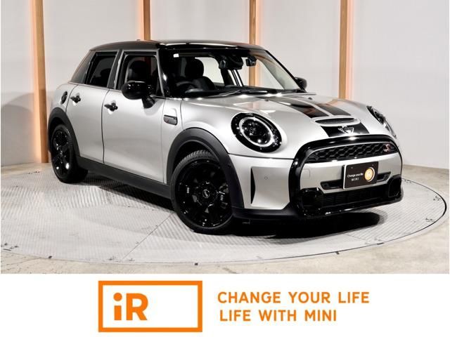 2024 MINI Hatch Cooper S 5-door Premium Plus Package Silver Sedan for sale, Japanese used car export - photo 1 of 3 | GULJI TRADERS