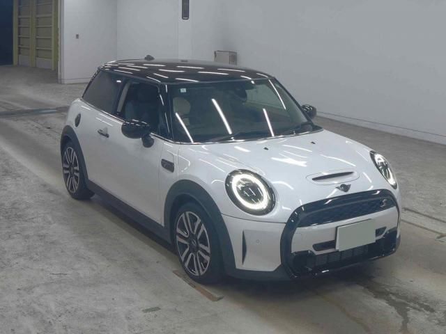 2024 MINI Hatch Cooper S - photo 1 2024 MINI Hatch Cooper S White Sedan for sale, Japanese used car export - photo 1 of 6 | GULJI TRADERS
