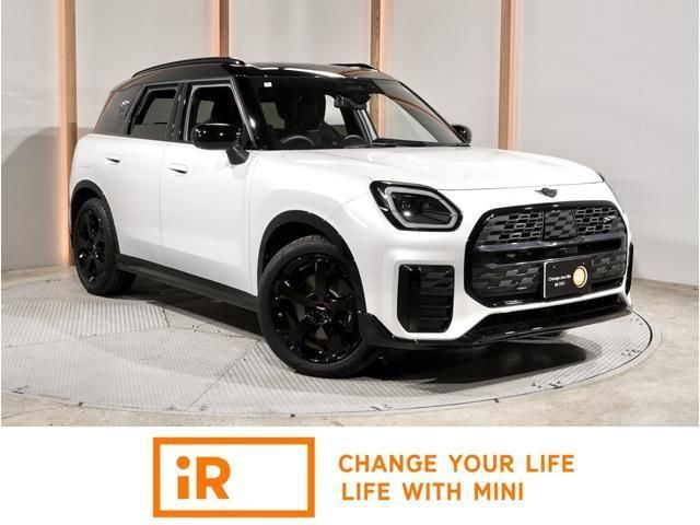 2024 MINI Hatch Countryman S All4 John Cooper - photo 1 2024 MINI Hatch Countryman S All4 John Cooper White SUV for sale, Japanese used car export - photo 1 of 8 | GULJI TRADERS
