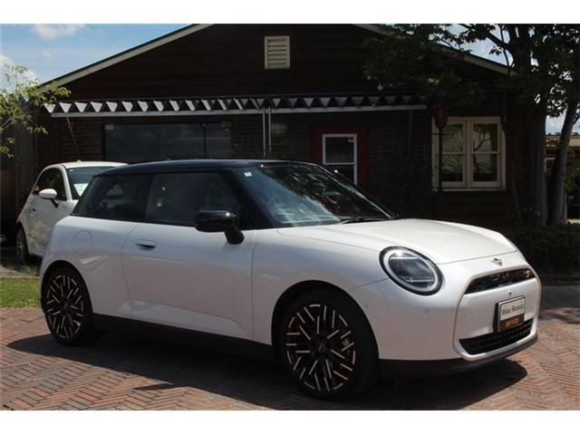2024 MINI Hatch Cooper SE Favorite Trim Pearl Sedan for sale, Japanese used car export | GULJI TRADERS