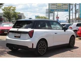2024 MINI Hatch Cooper SE Favorite Trim Pearl Sedan for sale, Japanese used car export - photo 2 of 9 | GULJI TRADERS