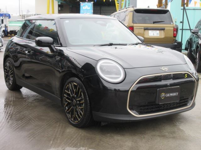 2025 MINI Hatch Cooper SE, Favorite Trim, Exclusive Leather Seats, Wireless Charging Black Sedan for sale, Japanese used car export | GULJI TRADERS