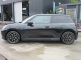 2025 MINI Hatch Cooper SE, Favorite Trim, Exclusive Leather Seats, Wireless Charging Black Sedan for sale, Japanese used car export - photo 14 of 64 | GULJI TRADERS