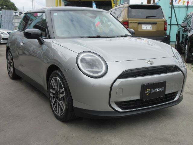 2025 MINI Hatch Cooper E Classic Trim, Electric Vehicle, Genuine Navigation System, Backup Camera, ETC - photo 1 2025 MINI Hatch Cooper E Classic Trim, Electric Vehicle, Genuine Navigation System, Backup Camera, ETC Silver Sedan for sale, Japanese used car export - photo 1 of 55 | GULJI TRADERS