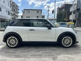 2025 MINI Hatch Cooper C Favourite Trim Pearl Sedan for sale, Japanese used car export - photo 4 of 71 | GULJI TRADERS