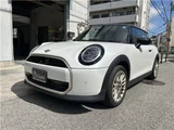 2025 MINI Hatch Cooper C Favourite Trim Pearl Sedan for sale, Japanese used car export - photo 8 of 71 | GULJI TRADERS