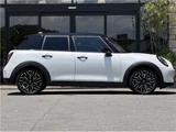 2025 MINI Hatch Pearl Sedan for sale, Japanese used car export - photo 73 of 80 | GULJI TRADERS