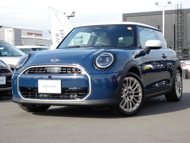 2025 MINI Hatch Cooper S Favored Trim - photo 1 2025 MINI Hatch Cooper S Favored Trim Other Sedan for sale, Japanese used car export - photo 1 of 9 | GULJI TRADERS