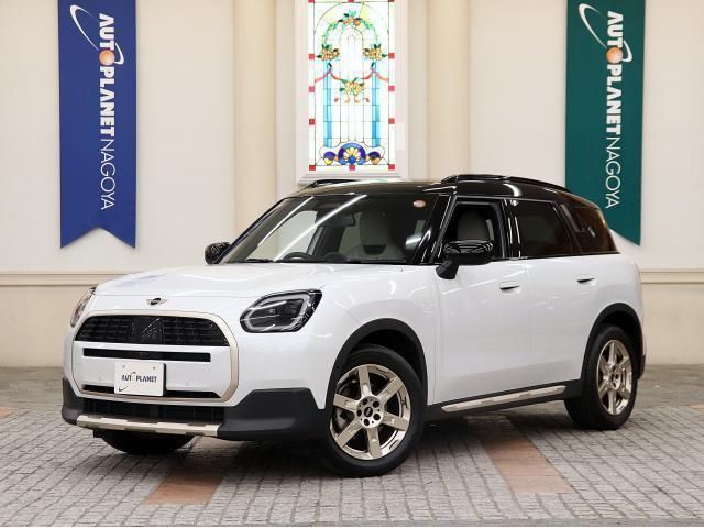 2025 MINI Hatch Countryman D Favourite White SUV for sale, Japanese used car export | GULJI TRADERS