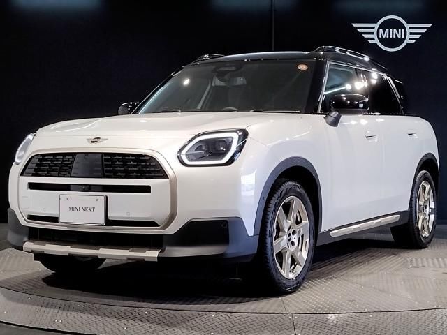 2025 MINI Hatch Countryman D Favourite - photo 1 2025 MINI Hatch Countryman D Favourite White SUV for sale, Japanese used car export - photo 1 of 9 | GULJI TRADERS