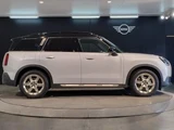 2025 MINI Hatch Countryman D Favourite White SUV for sale, Japanese used car export - photo 8 of 9 | GULJI TRADERS