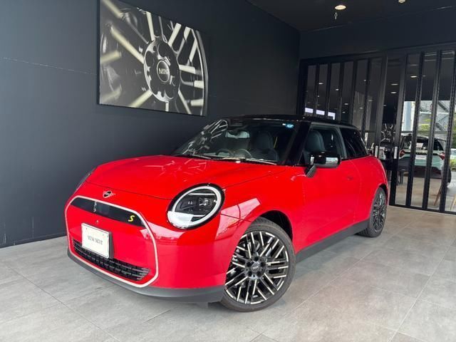 2026 MINI Hatch Cooper SE Favorite Trim - photo 1 2026 MINI Hatch Cooper SE Favorite Trim Red Sedan for sale, Japanese used car export | GULJI TRADERS