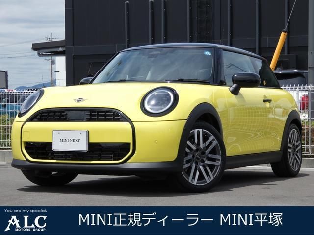 2026 MINI Hatch Cooper C Classic Trim Other Sedan for sale, Japanese used car export - photo 1 of 9 | GULJI TRADERS