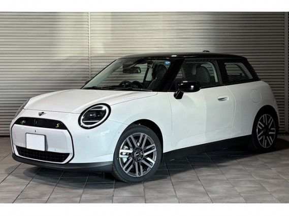 2026 MINI Hatch SE Classic TRI White Sedan for sale, Japanese used car export - photo 1 of 9 | GULJI TRADERS