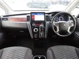 2019 Mitsubishi Delica D:5 2.2 P Diesel Turbo 4W Sedan for sale, Japanese used car export - photo 3 of 9 | GULJI TRADERS