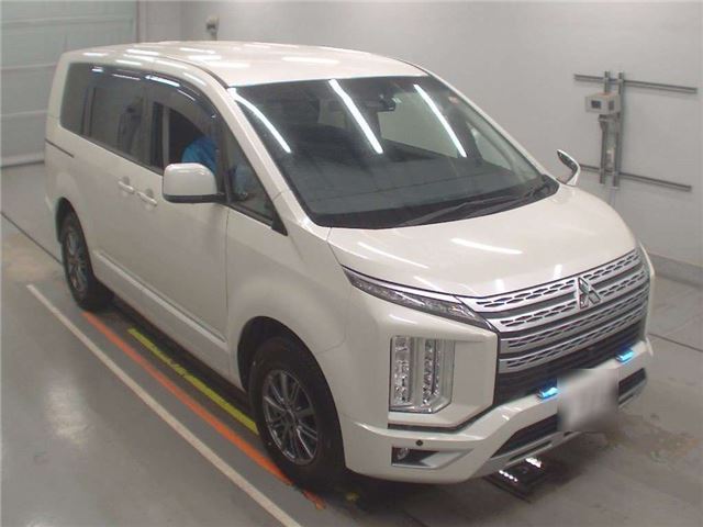 2020 Mitsubishi Delica D:5 Sedan for sale, Japanese used car export - photo 1 of 10 | GULJI TRADERS