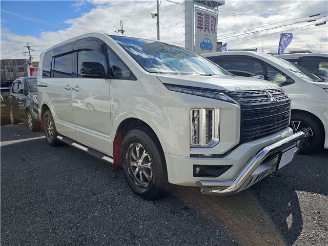 2020 Mitsubishi Delica D:5 Sedan for sale, Japanese used car export - photo 1 of 13 | GULJI TRADERS