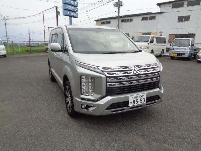 2020 Mitsubishi Delica D:5 2.2 G Diesel Turbo - photo 1 2020 Mitsubishi Delica D:5 2.2 G Diesel Turbo Sedan for sale, Japanese used car export - photo 1 of 24 | GULJI TRADERS