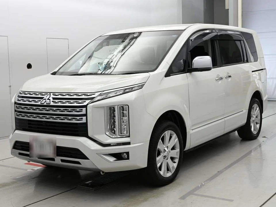 2021 Mitsubishi Delica D:5 P 4WD Sedan for sale, Japanese used car export - photo 1 of 12 | GULJI TRADERS