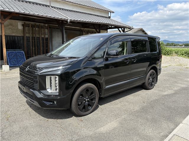 2024 Mitsubishi Delica D:5 4WD Sedan for sale, Japanese used car export - photo 1 of 33 | GULJI TRADERS