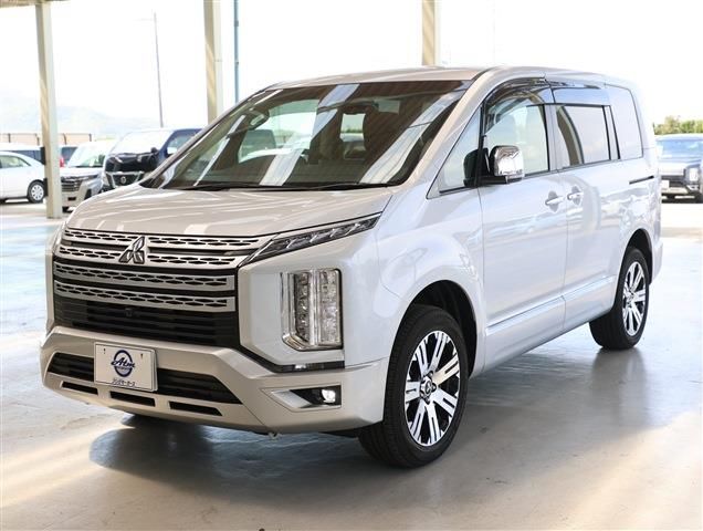 2024 Mitsubishi Delica D:5 2.2 P 4WD Sedan for sale, Japanese used car export - photo 1 of 30 | GULJI TRADERS